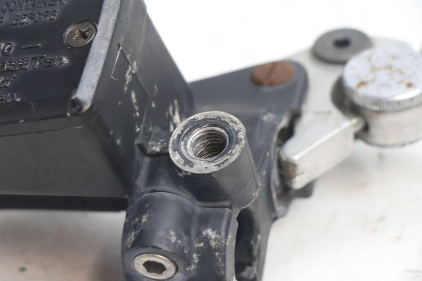 photo de BOMBA FRENO DELANTERO YAMAHA XJR 1300 (1998 - 2002) - Otra perspectiva