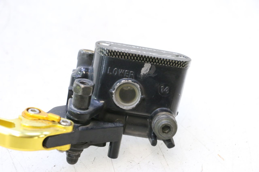 photo de BOMBA FRENO DELANTERO YAMAHA XP T-MAX ABS 500 (2005 - 2005) - Primer plano técnico