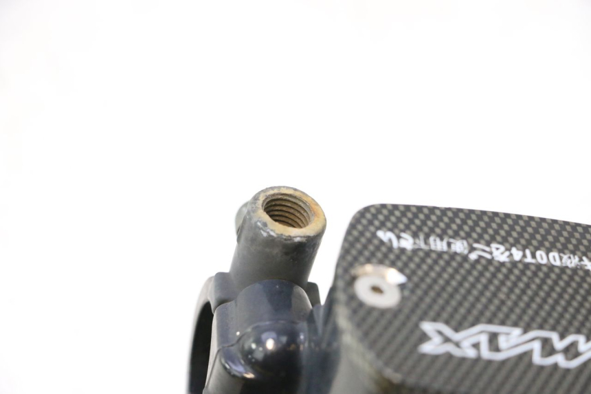 photo de BOMBA FRENO DELANTERO YAMAHA XP T-MAX ABS 500 (2005 - 2005) - Detalles de los puntos de fijación
