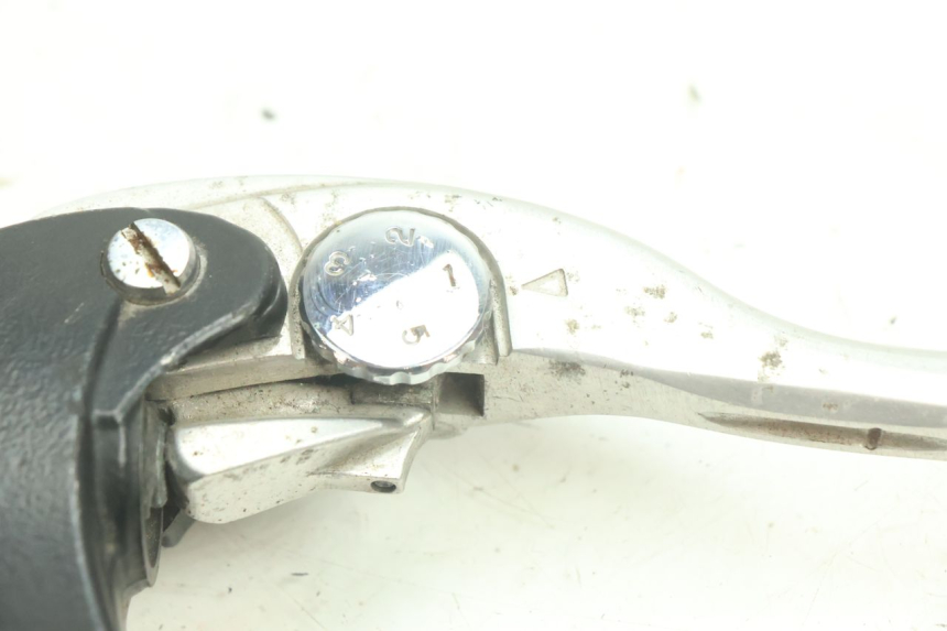 photo de BOMBA FRENO DELANTERO YAMAHA YZF R6 600 (2008 - 2009) - Primer plano técnico