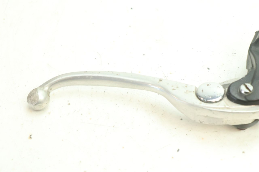photo de BOMBA FRENO DELANTERO YAMAHA YZF R6 600 (2008 - 2009) - Detalles de los puntos de fijación