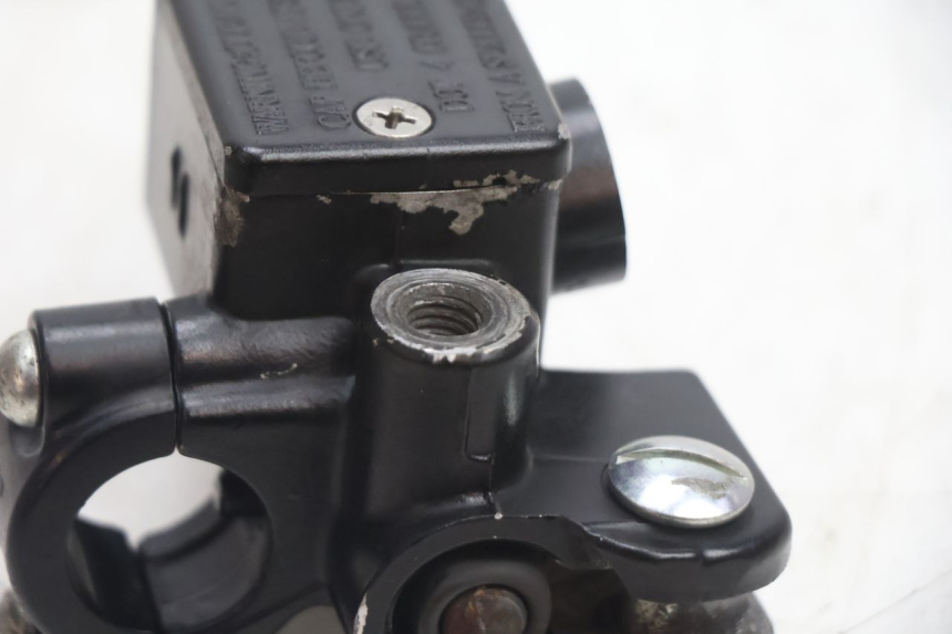 photo de CILINDRO MAESTRO DELANTERO PIAGGIO ZIP 2T 50 (2009 - 2019) - Primer plano técnico