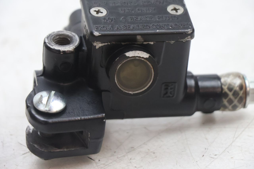 photo de CILINDRO MAESTRO DELANTERO PIAGGIO ZIP 2T 50 (2009 - 2019) - Detalles de los puntos de fijación