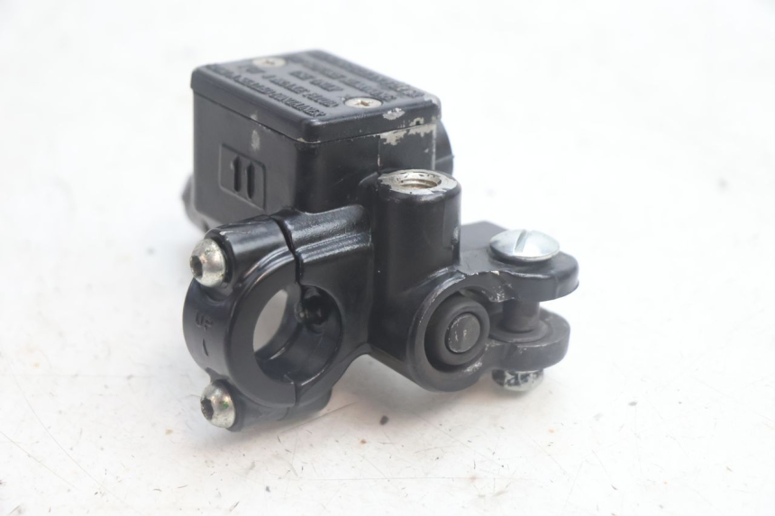 photo de BOMBA FRENO DELANTERO PIAGGIO ZIP IGET 4T 50 (2021 - 2023) - Primer plano técnico