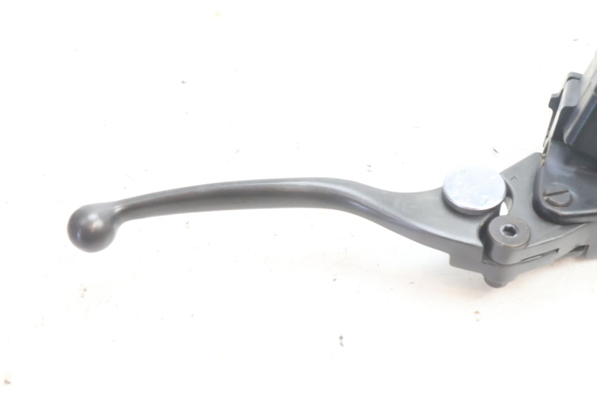 photo de BOMBA FRENO DELANTERO KAWASAKI ZZR 600 (1995 - 2004) - Primer plano técnico
