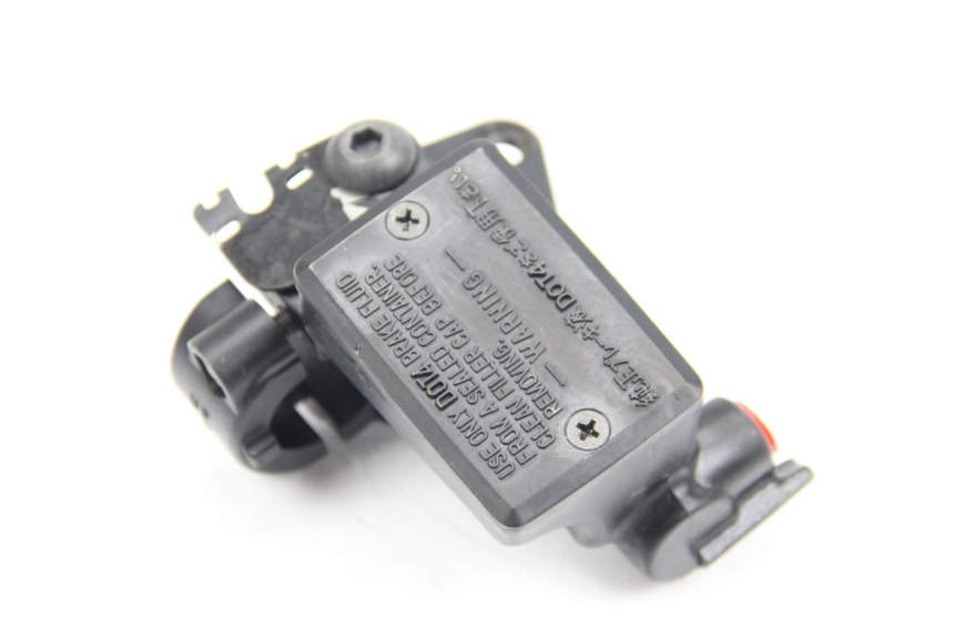 photo de CILINDRO MAESTRO EMBRAGUE YAMAHA FJR ABS 1300 (2006 - 2012) - Primer plano técnico