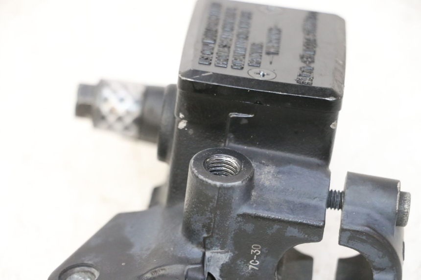 photo de CILINDRO MAESTRO DE EMBRAGUE YAMAHA FJR ABS 1300 (2016 - 2020) - Primer plano técnico