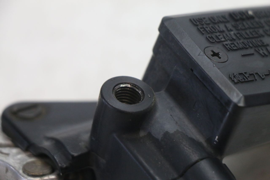 photo de BOMBA EMBRAGUE YAMAHA FJR 1300 (2001 - 2005) - Otra perspectiva