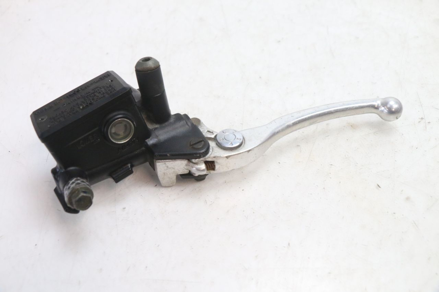 photo de BOMBA EMBRAGUE YAMAHA FJR 1300 (2001 - 2005) - Primer plano técnico