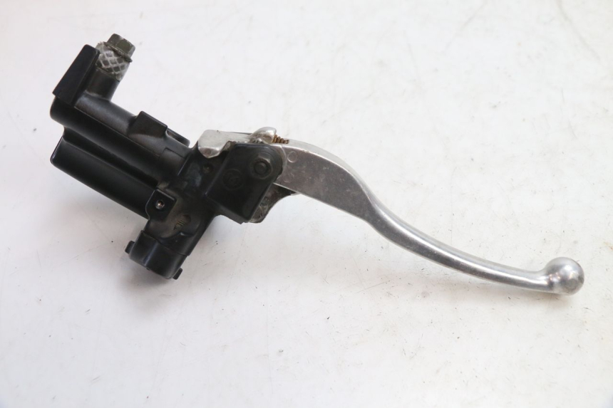 photo de BOMBA EMBRAGUE YAMAHA FJR 1300 (2001 - 2005) - Detalles de los puntos de fijación