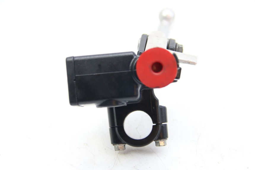 photo de CILINDRO MAESTRO DE EMBRAGUE HONDA FORZA 125 (2015 - 2016) - Primer plano técnico