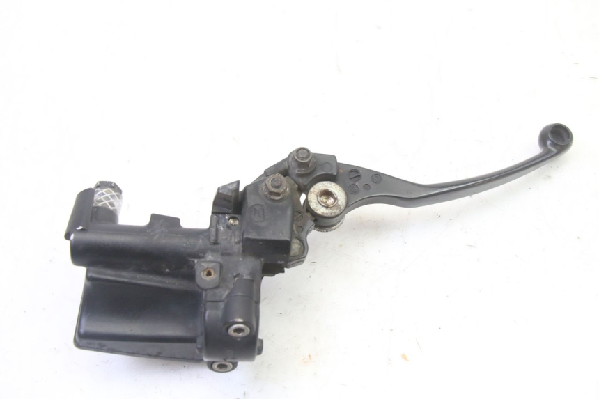 photo de BOMBA EMBRAGUE TRIUMPH SPRINT 900 (1995 - 1998) - Detalles de los puntos de fijación