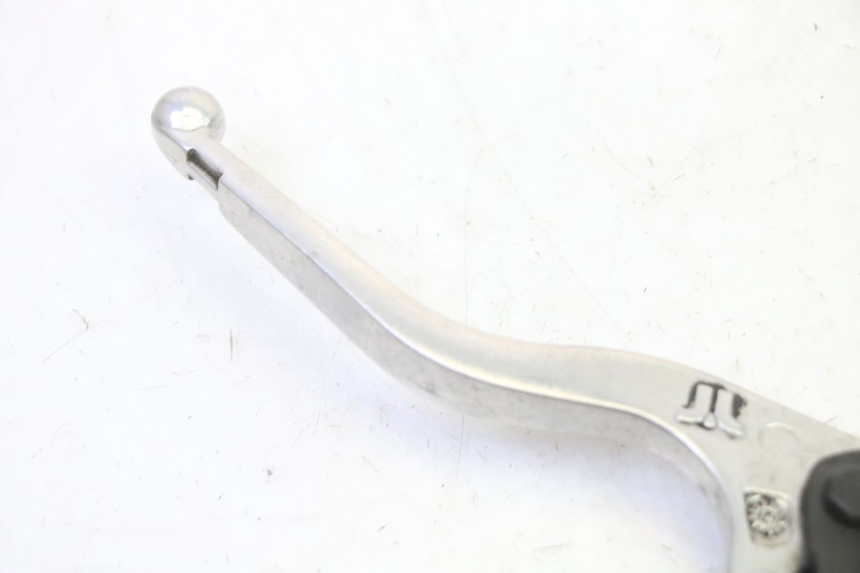 photo de BOMBA FRENO TRASERO QUADRO 4 4D 350 (2015 - 2018) - Primer plano técnico