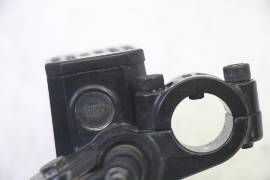 photo de BOMBA FRENO TRASERO ADIVA AD3 300 (2014 - 2020) - Zoom sobre los componentes