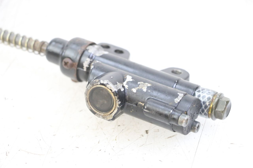 photo de CILINDRO MAESTRO DE FRENO TRASERO APOLLO RFZ 125 - Primer plano técnico