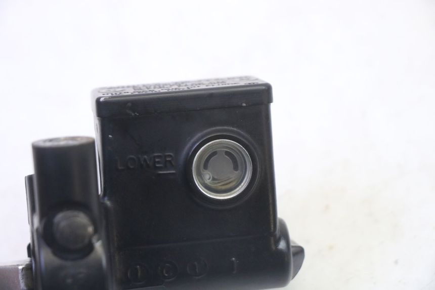 photo de CILINDRO MAESTRO DE FRENO TRASERO SUZUKI BURGMAN 125 (2007 - 2014) - Otra perspectiva