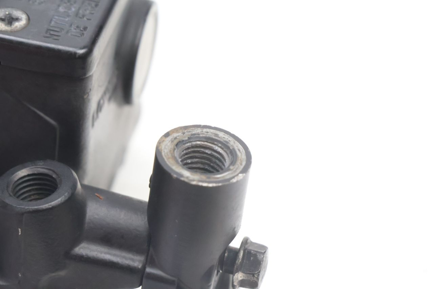 photo de CILINDRO MAESTRO DE FRENO TRASERO SUZUKI BURGMAN 125 (2007 - 2014) - Primer plano técnico