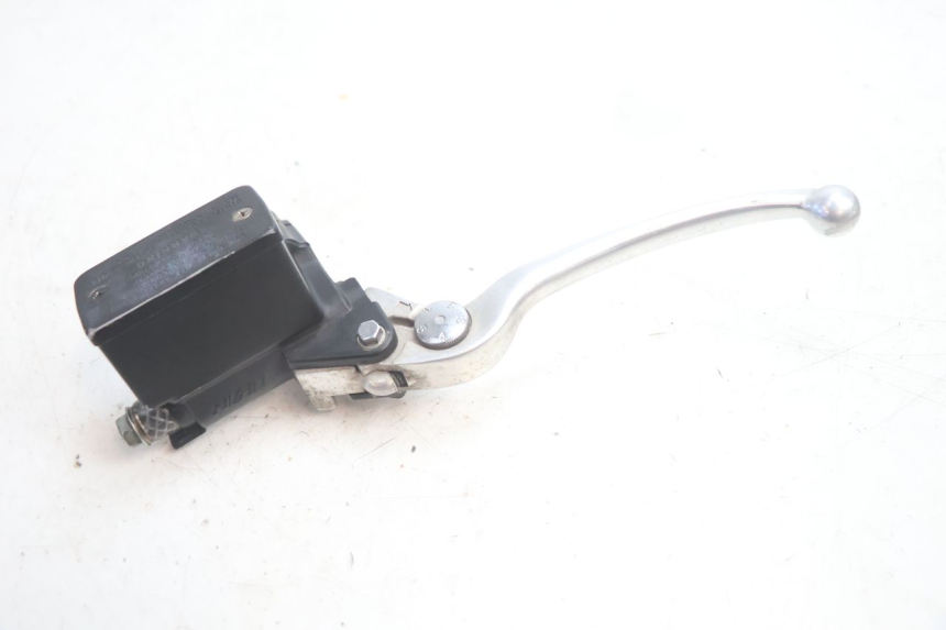 photo de BOMBA FRENO TRASERO SUZUKI BURGMAN EXECUTIVE ABS 650 (2006 - 2012) - Primer plano técnico