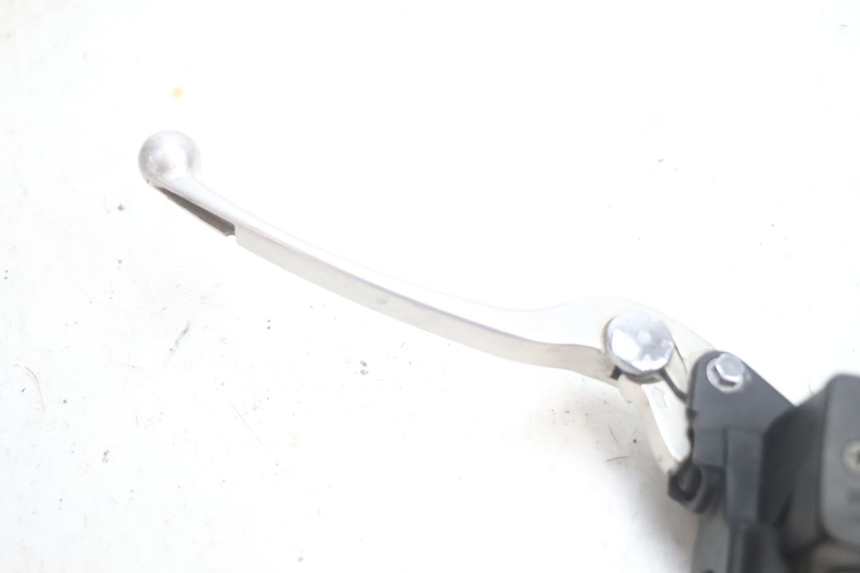 photo de BOMBA FRENO TRASERO SUZUKI BURGMAN EXECUTIVE ABS 650 (2006 - 2012) - Primer plano técnico