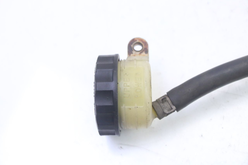 photo de CILINDRO MAESTRO DE FRENO TRASERO HONDA CBR RR FIREBLADE 900 (1992 - 1994) - Primer plano técnico