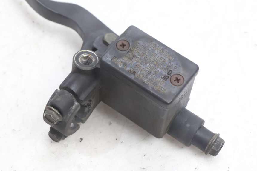 photo de CILINDRO MAESTRO DE FRENO TRASERO PEUGEOT CITYSTAR 125 (2011 - 2017) - Primer plano técnico