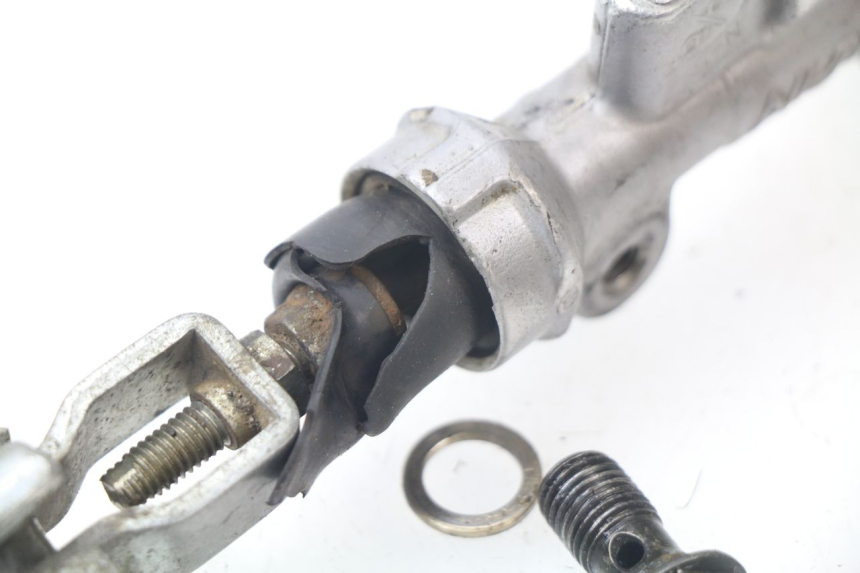 photo de BOMBA FRENO TRASERO HONDA CRF CR-F 450 (2001 - 2005) - Detalle de la pieza