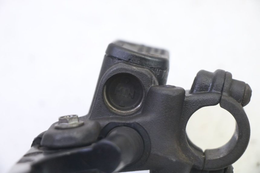 photo de CILINDRO MAESTRO DE FRENO TRASERO PEUGEOT ELYSTAR 50 (2002 - 2014) - Primer plano técnico