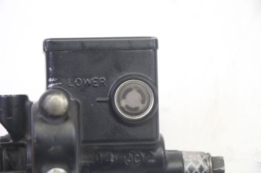 photo de CILINDRO MAESTRO DE FRENO TRASERO HONDA FES S-WING SWING ABS 125 (2007 - 2015) - Primer plano técnico