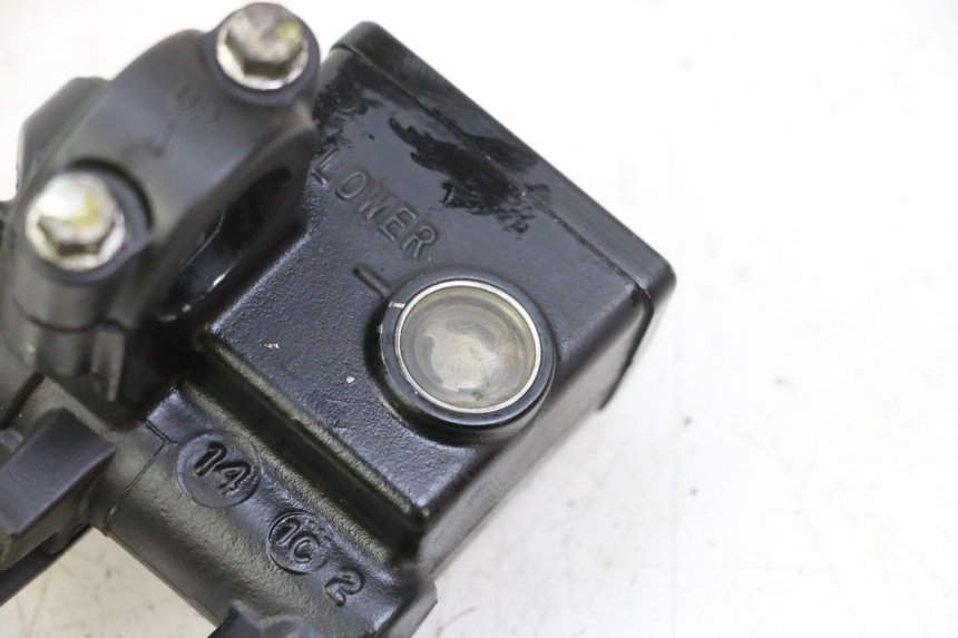 photo de CILINDRO MAESTRO DE FRENO TRASERO HONDA FES S-WING SWING ABS 125 (2007 - 2015) - Primer plano técnico