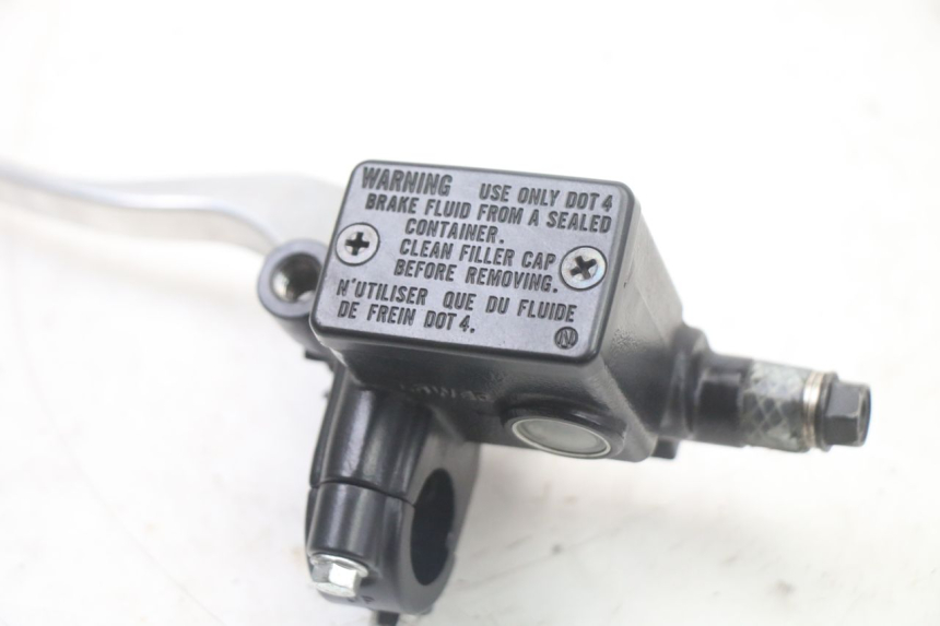 photo de BOMBA FRENO TRASERO HONDA FORZA 125 (2021 - 2025) - Detalles de los puntos de fijación
