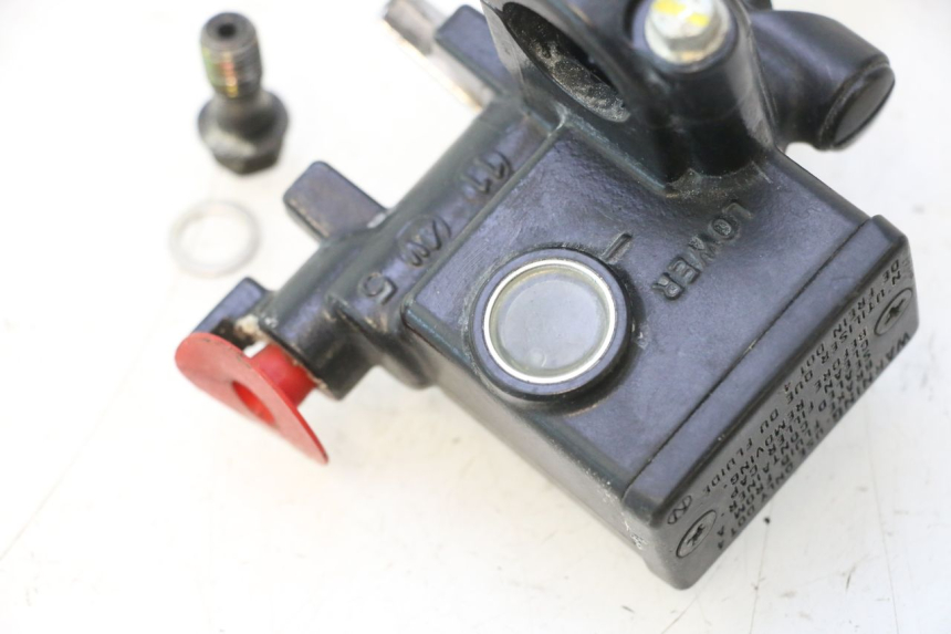 photo de BOMBA FRENO TRASERO HONDA FORZA 125 (2015 - 2016) - Primer plano técnico