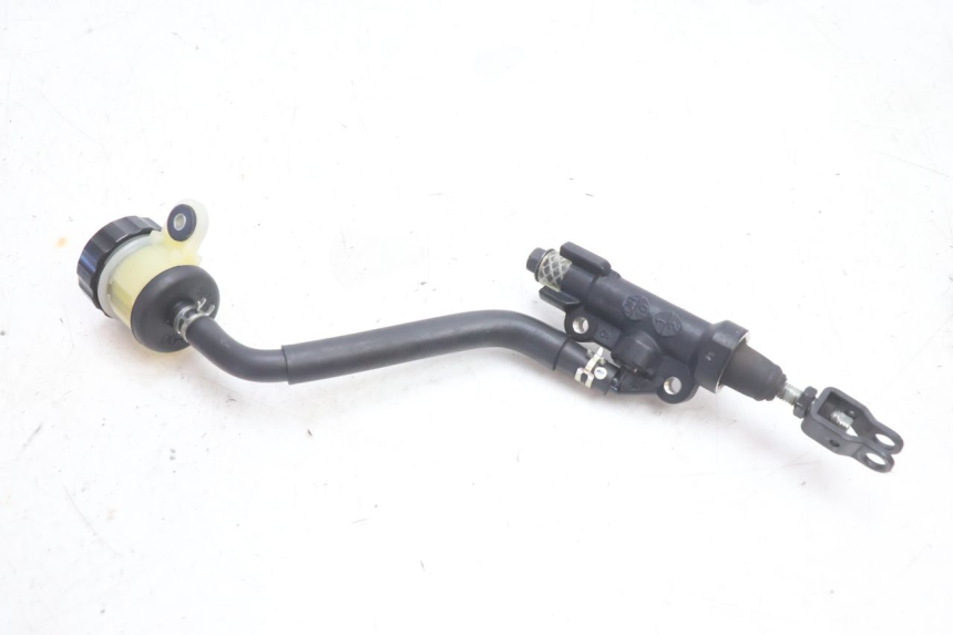 photo de BOMBA FRENO TRASERO YAMAHA FZ8 800 (2010 - 2016) - Primer plano técnico