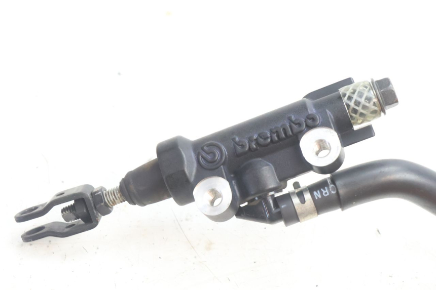 photo de BOMBA FRENO TRASERO YAMAHA FZ8 800 (2010 - 2016) - Detalles de los puntos de fijación
