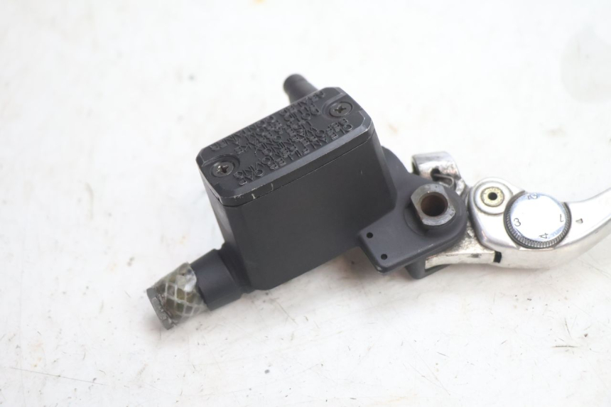 photo de BOMBA FRENO TRASERO GILERA GP 800 (2007 - 2013) - Detalles de los puntos de fijación