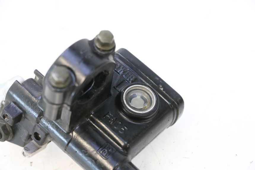 photo de BOMBA FRENO TRASERO KYMCO GRAND DINK 125 (2008 - 2014) - Primer plano técnico