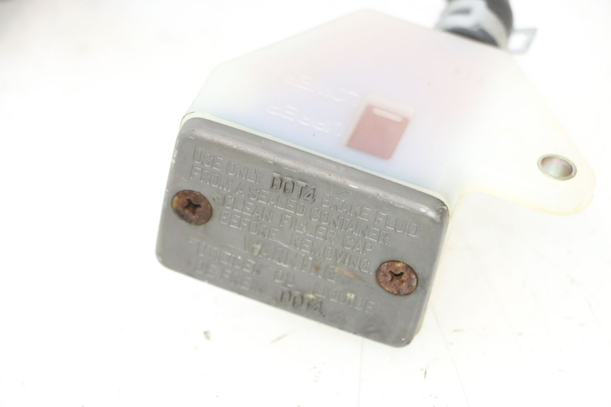 photo de BOMBA FRENO TRASERO SUZUKI GSR 600 (2005 - 2012) - Primer plano técnico
