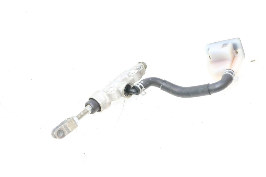 photo de BOMBA FRENO TRASERO SUZUKI GSR 600 (2005 - 2012) - Detalles de los puntos de fijación