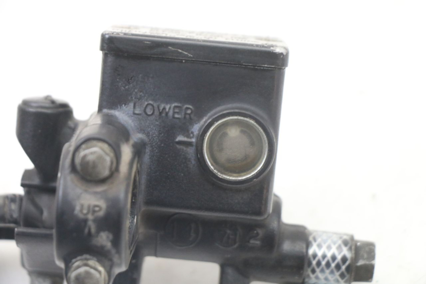 photo de CILINDRO MAESTRO DE FRENO TRASERO HONDA FES S-WING SWING ABS 125 (2007 - 2015) - Primer plano técnico