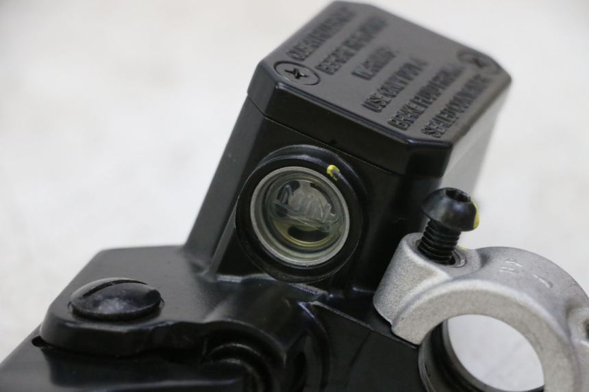 photo de BOMBA FRENO TRASERO PIAGGIO MP3 HPE 310 (2024 - 2025) - Otra perspectiva