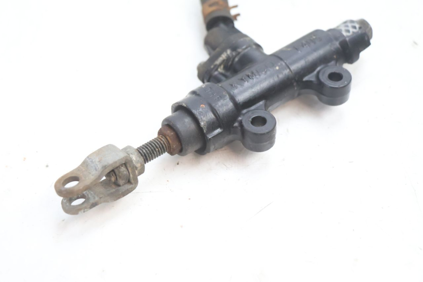 photo de BOMBA FRENO TRASERO KYMCO MXU R 250 (2004 - 2010) - Enfoque en la estructura