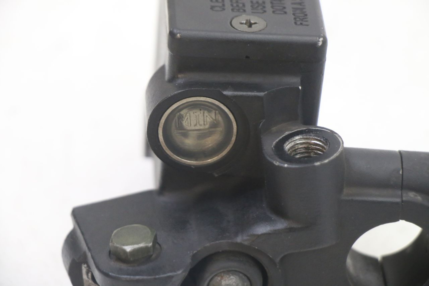 photo de CILINDRO MAESTRO DE FRENO TRASERO PEUGEOT CITYSTAR 125 (2011 - 2017) - Primer plano técnico