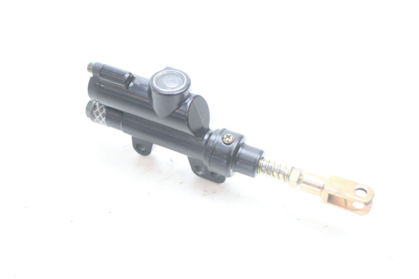 photo de CILINDRO MAESTRO DE FRENO TRASERO APOLLO RFZ 150 - Primer plano técnico