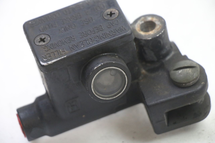 photo de BOMBA FRENO TRASERO GILERA RUNNER SL 50 (2006 - 2009) - Primer plano técnico