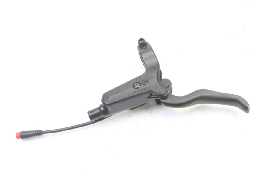 photo de BOMBA FRENO TRASERO HERO S10 1 - Primer plano técnico