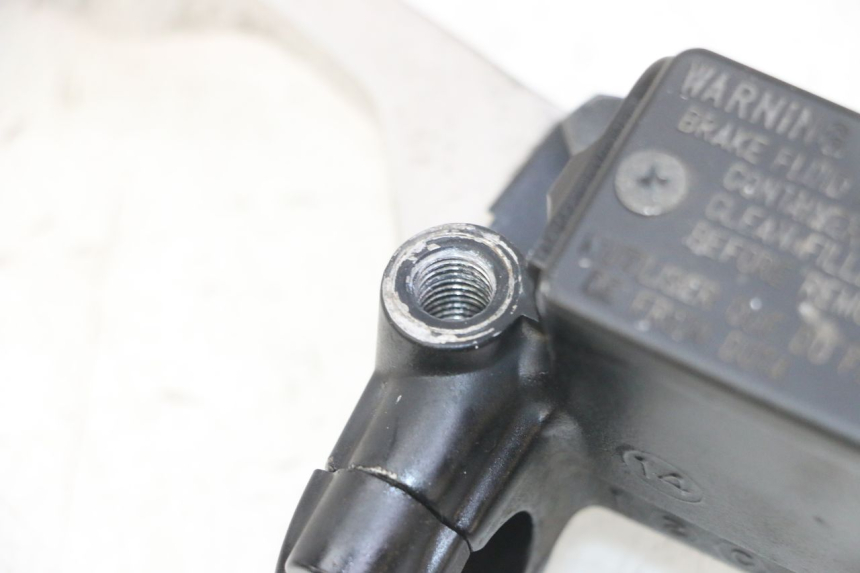 photo de BOMBA FRENO TRASERO PEUGEOT SATELIS 125 (2013 - 2018) - Detalles de los puntos de fijación