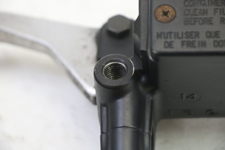 photo de BOMBA FRENO TRASERO PEUGEOT SATELIS 250 (2006 - 2012) - Otra perspectiva