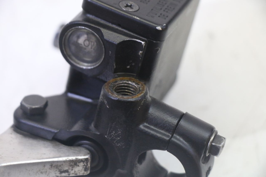 photo de BOMBA FRENO TRASERO PEUGEOT SATELIS 125 (2013 - 2018) - Otra perspectiva