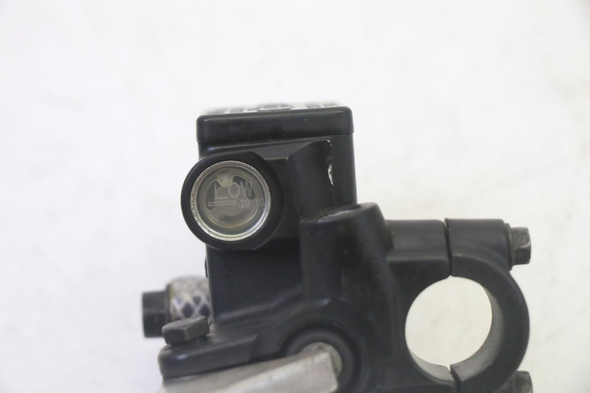 photo de CILINDRO MAESTRO DE FRENO TRASERO PEUGEOT SATELIS 125 (2010 - 2012) - Primer plano técnico