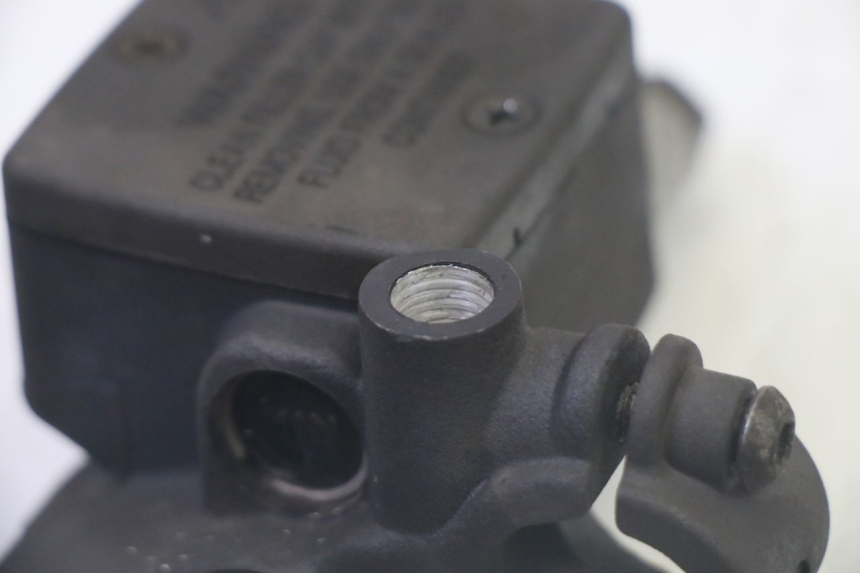 photo de CILINDRO MAESTRO DE FRENO TRASERO PEUGEOT SATELIS 125 (2006 - 2009) - Primer plano técnico