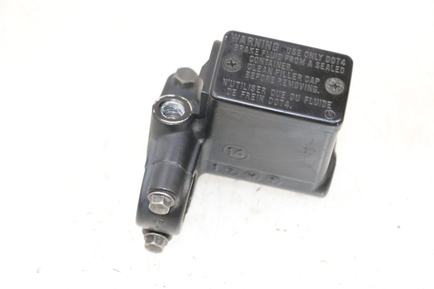 photo de BOMBA FRENO TRASERO PEUGEOT SATELIS 125 (2013 - 2018) - Primer plano técnico